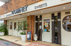 Cafe Downey  植田店